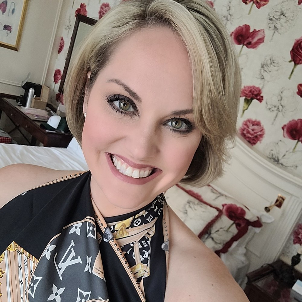 Meet your Posher, Holley